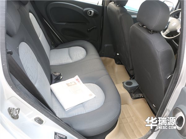 长安奔奔mini，造型炫新，年青有活力